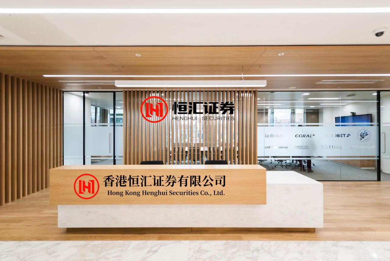 星速优配平台 1645年的春天，一个亲王挥手，江南名城扬州血流成河，整整十日。 2